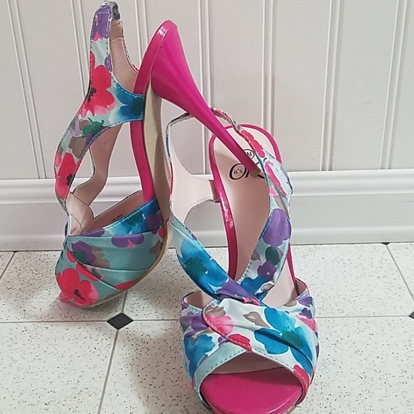 Heels - Picture 2 of 7